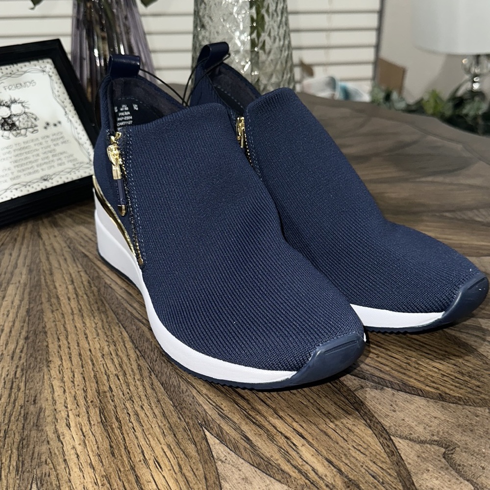 NWOT DKNY SHOES πβ¨π size 9.5 - Picture 2 of 5